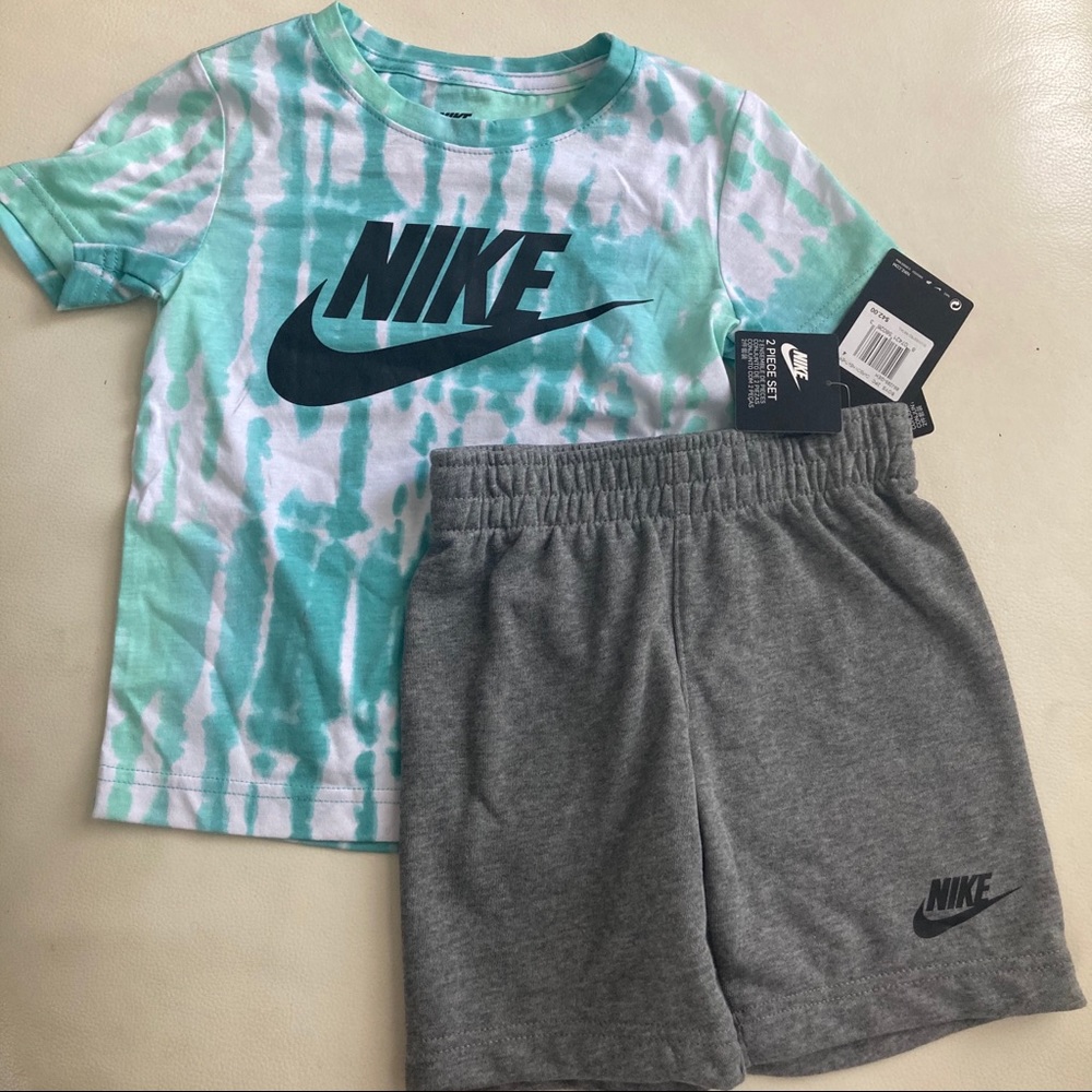 Nike Active Shorts top outfit - Picture 1 of 4